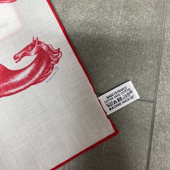 BNWT Authentic Hermes Mouchoirs Imprimes Faune Lattree handkerchief. - Picture 3 of 3
